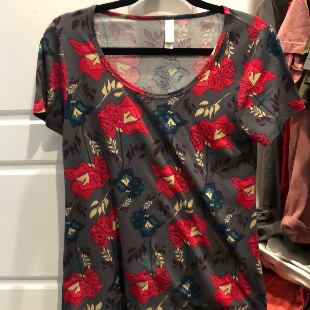 Lularoe classic tee